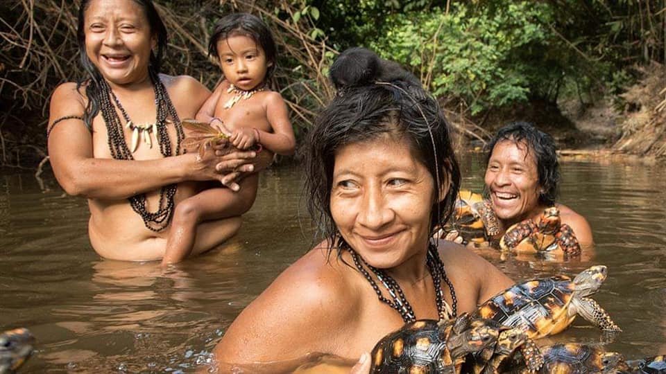 Голые племена в гармонии с природой 17 фото эротики